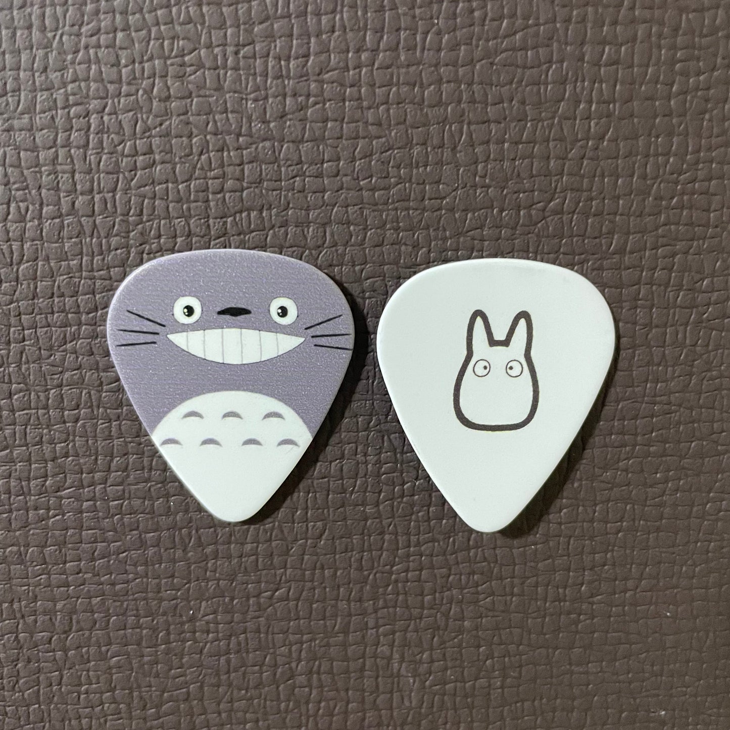 Totoro guitar pick - Pinlord.com